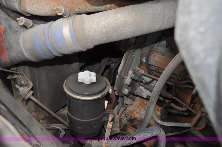 image for item G7432 1998 International 2554 dump truck