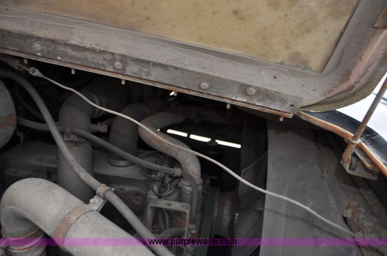 image for item G7432 1998 International 2554 dump truck