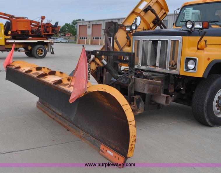 image for item G7432 1998 International 2554 dump truck