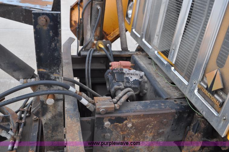 image for item G7432 1998 International 2554 dump truck