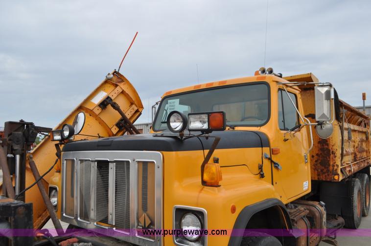 image for item G7432 1998 International 2554 dump truck