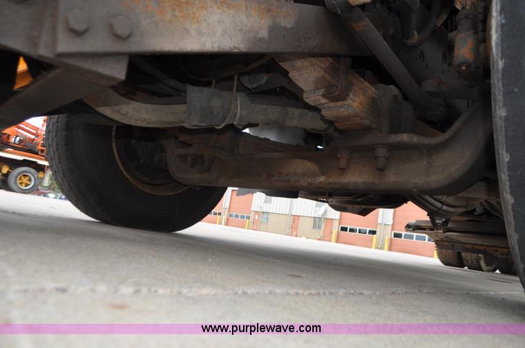 image for item G7432 1998 International 2554 dump truck