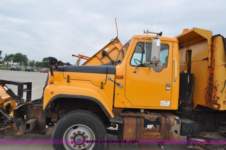 image for item G7432 1998 International 2554 dump truck