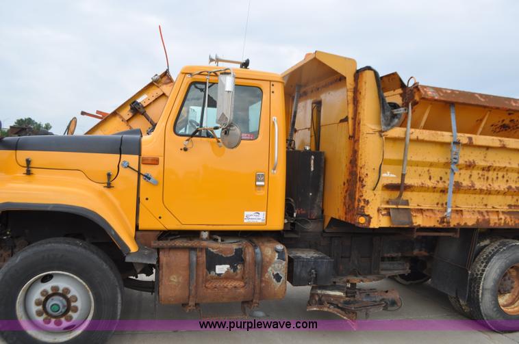 image for item G7432 1998 International 2554 dump truck