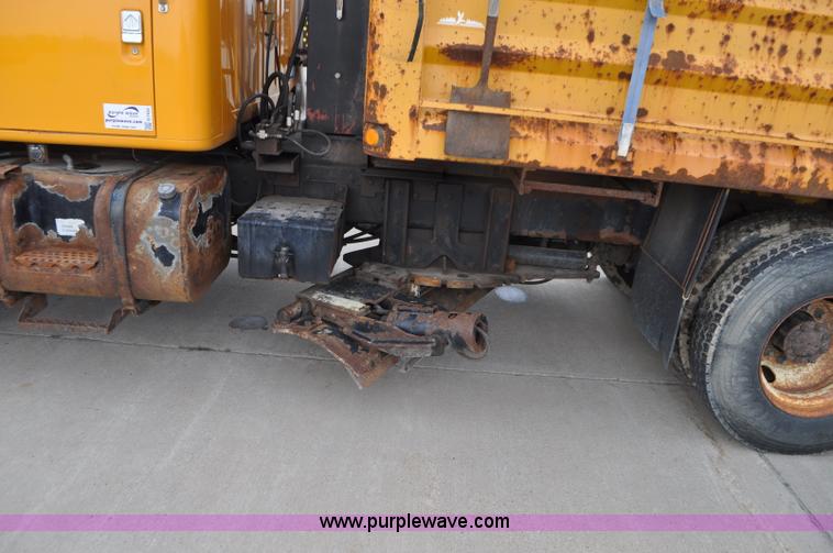 image for item G7432 1998 International 2554 dump truck