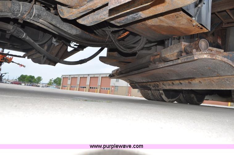 image for item G7432 1998 International 2554 dump truck