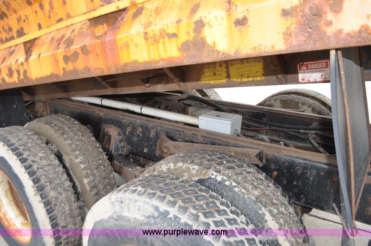 image for item G7432 1998 International 2554 dump truck
