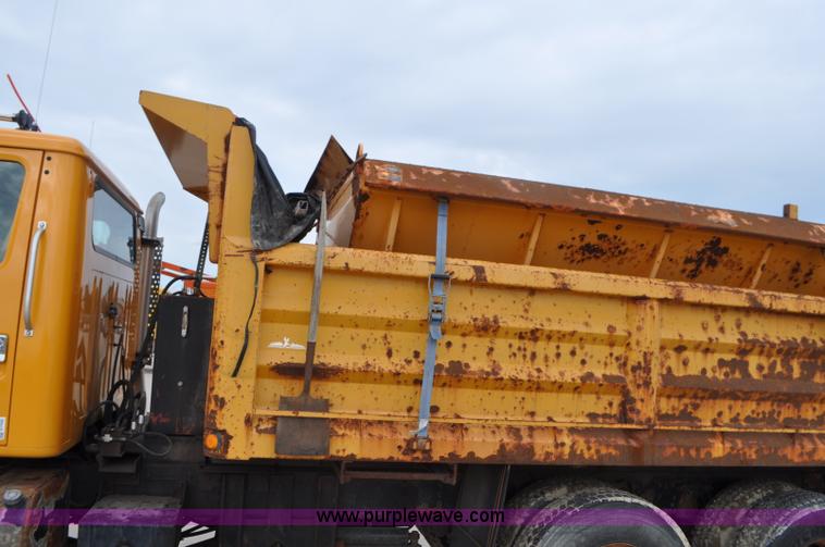 image for item G7432 1998 International 2554 dump truck