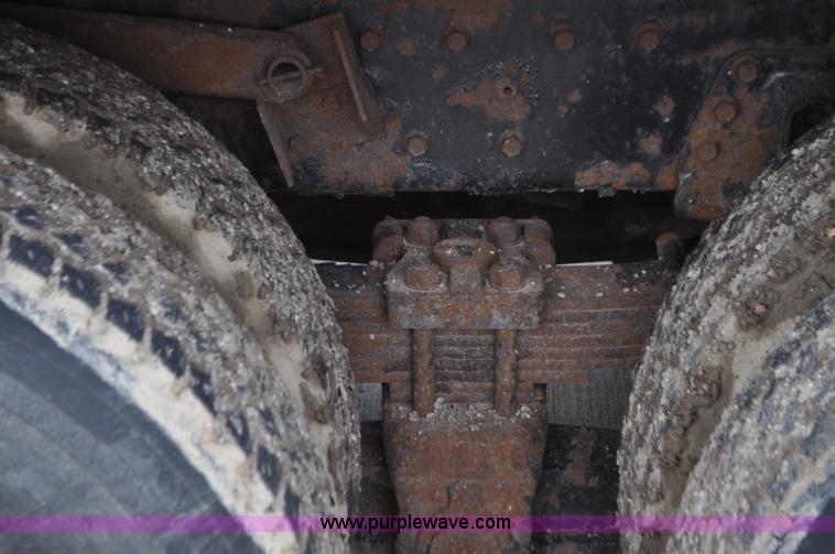 image for item G7432 1998 International 2554 dump truck