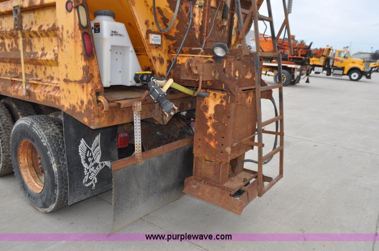 image for item G7432 1998 International 2554 dump truck