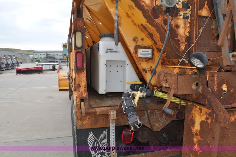image for item G7432 1998 International 2554 dump truck