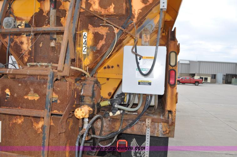 image for item G7432 1998 International 2554 dump truck