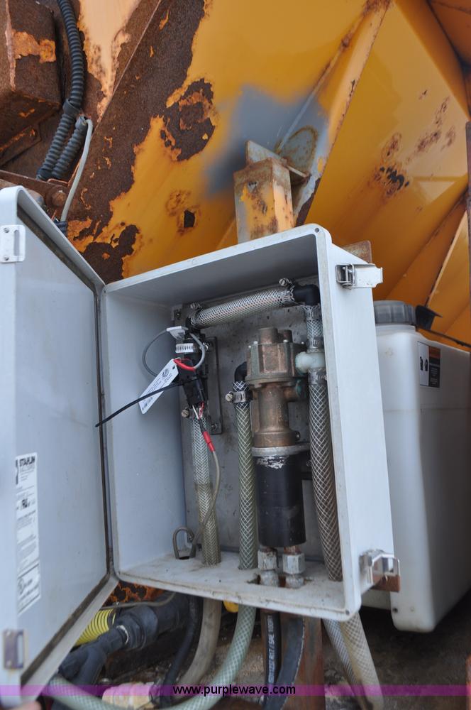 image for item G7432 1998 International 2554 dump truck