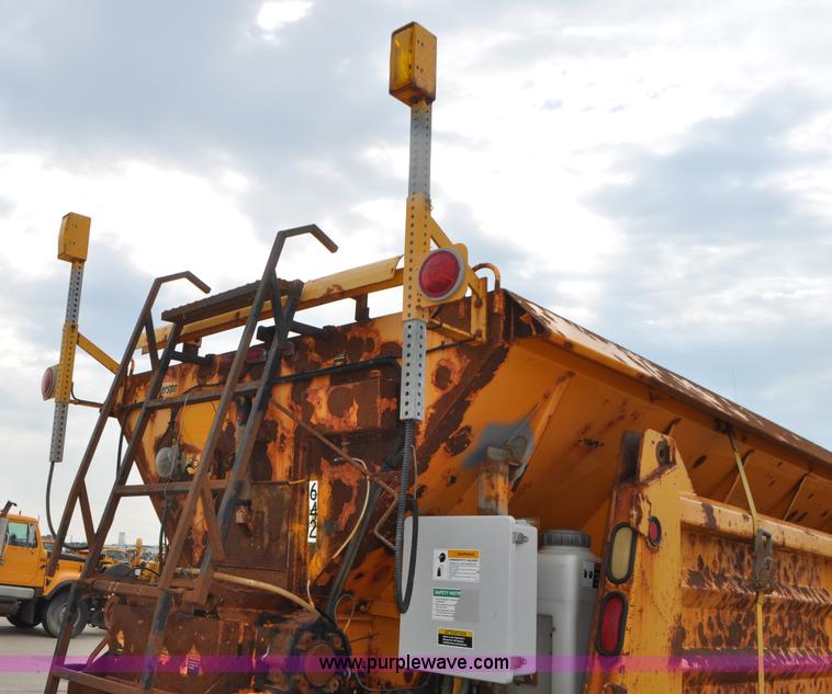 image for item G7432 1998 International 2554 dump truck