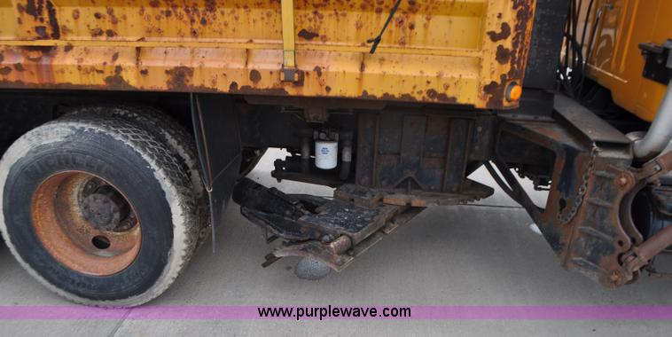 image for item G7432 1998 International 2554 dump truck