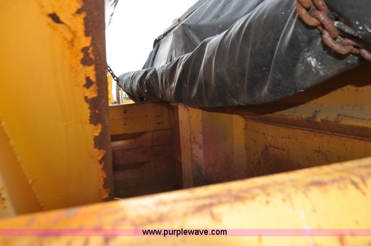 image for item G7432 1998 International 2554 dump truck