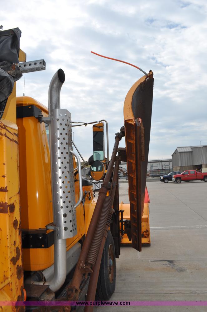 image for item G7432 1998 International 2554 dump truck