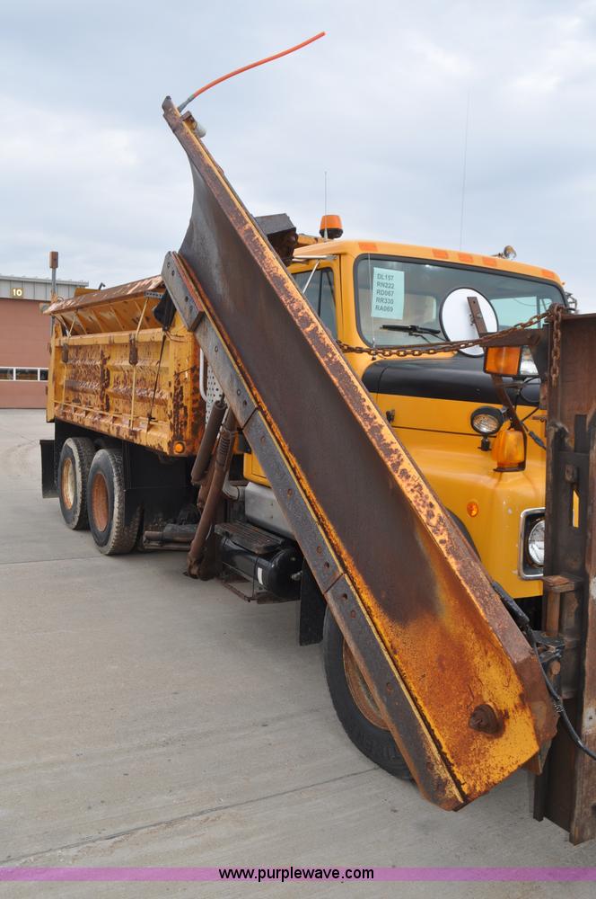 image for item G7432 1998 International 2554 dump truck