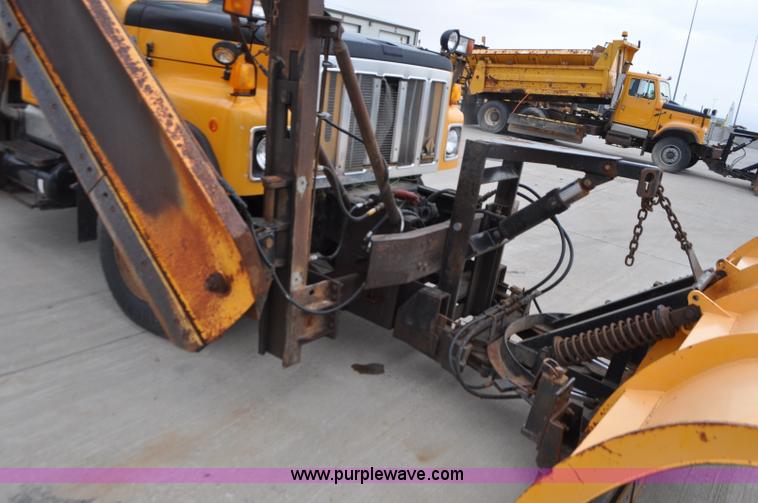 image for item G7432 1998 International 2554 dump truck