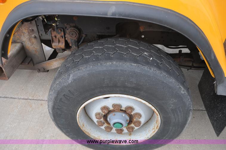 image for item G7432 1998 International 2554 dump truck