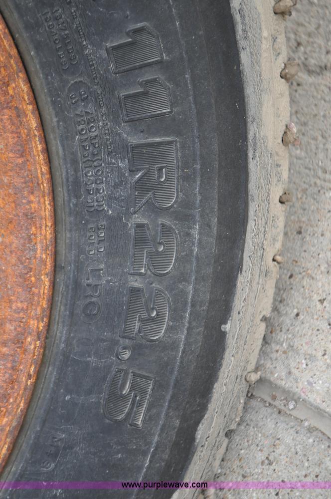 image for item G7432 1998 International 2554 dump truck