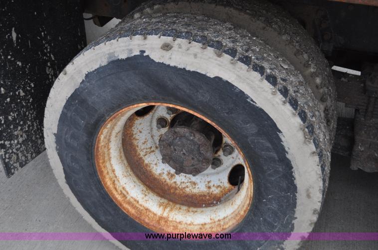 image for item G7432 1998 International 2554 dump truck