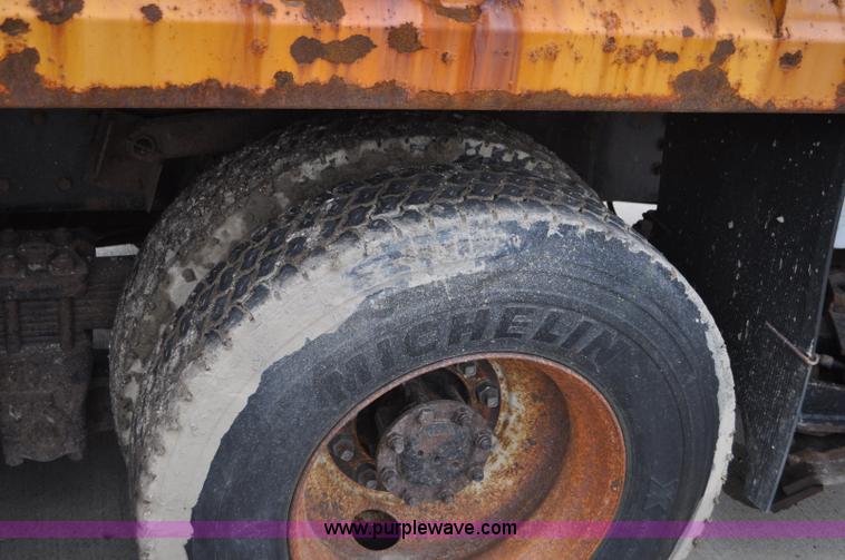 image for item G7432 1998 International 2554 dump truck