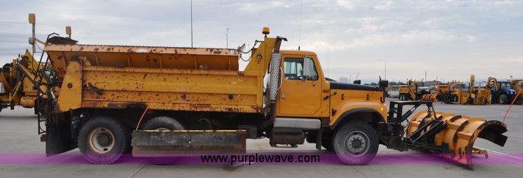 image for item G7433 1994 International 2574 dump truck