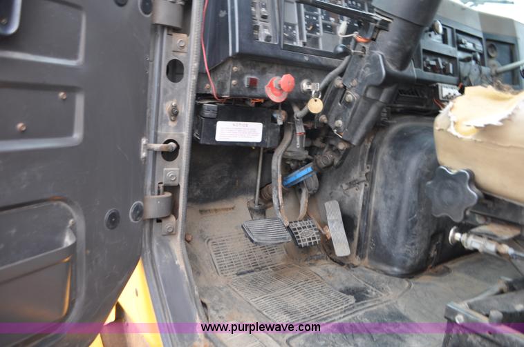 image for item G7433 1994 International 2574 dump truck