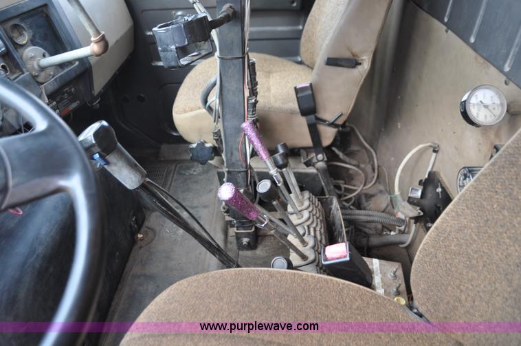 image for item G7433 1994 International 2574 dump truck