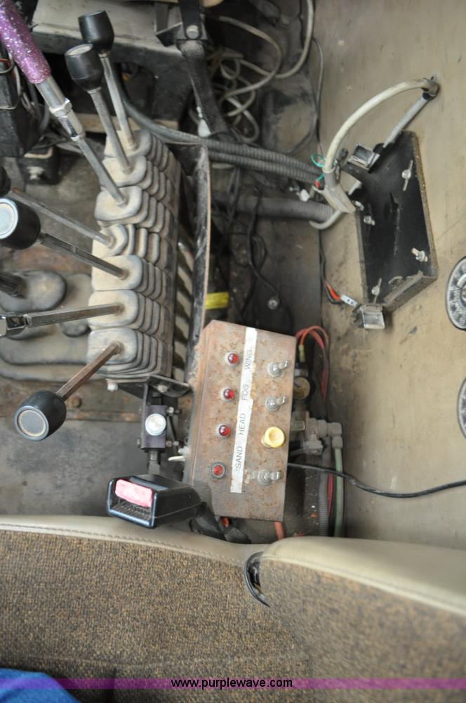 image for item G7433 1994 International 2574 dump truck