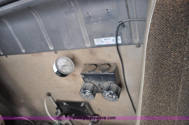 image for item G7433 1994 International 2574 dump truck