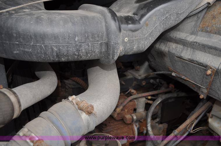 image for item G7433 1994 International 2574 dump truck