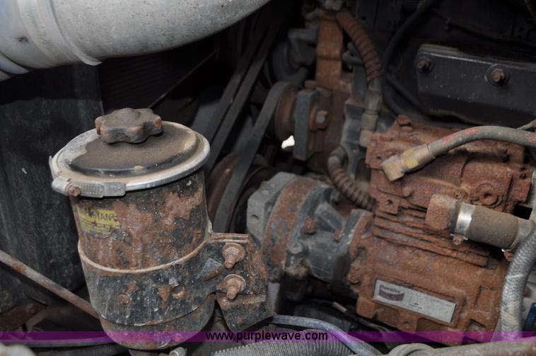 image for item G7433 1994 International 2574 dump truck