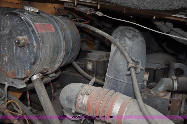 image for item G7433 1994 International 2574 dump truck