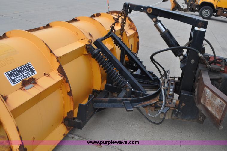 image for item G7433 1994 International 2574 dump truck