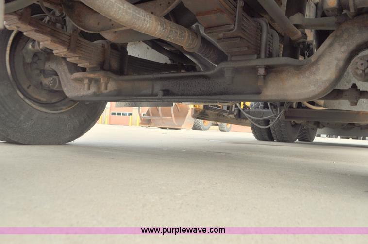 image for item G7433 1994 International 2574 dump truck