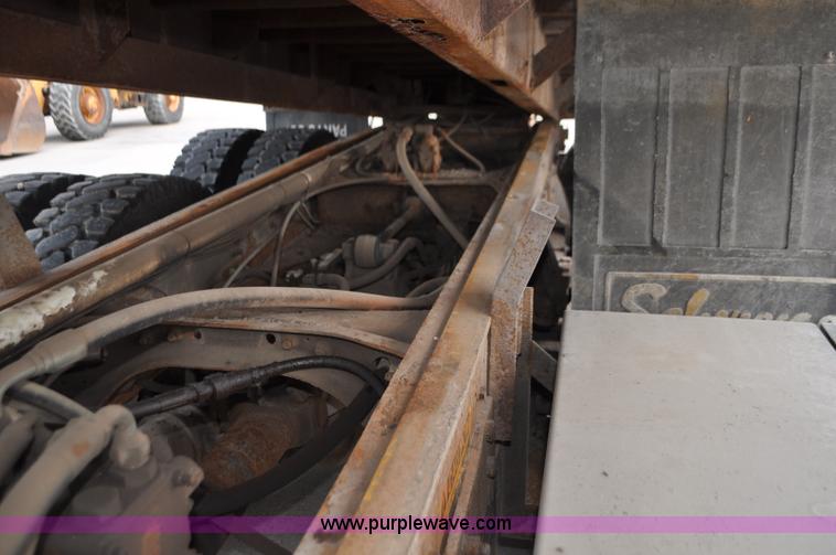 image for item G7433 1994 International 2574 dump truck