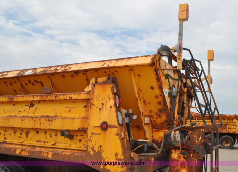 image for item G7433 1994 International 2574 dump truck