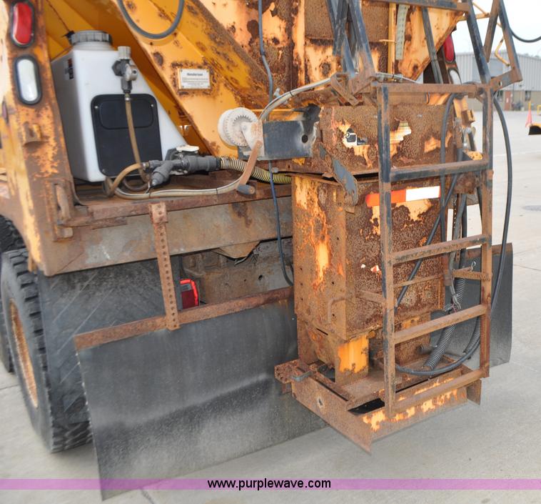image for item G7433 1994 International 2574 dump truck