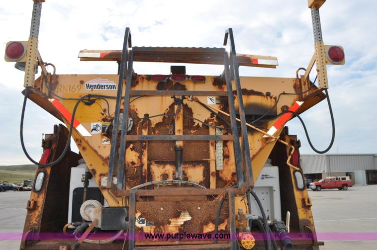 image for item G7433 1994 International 2574 dump truck