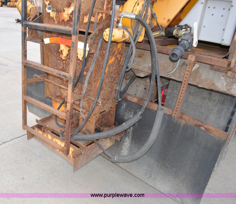 image for item G7433 1994 International 2574 dump truck