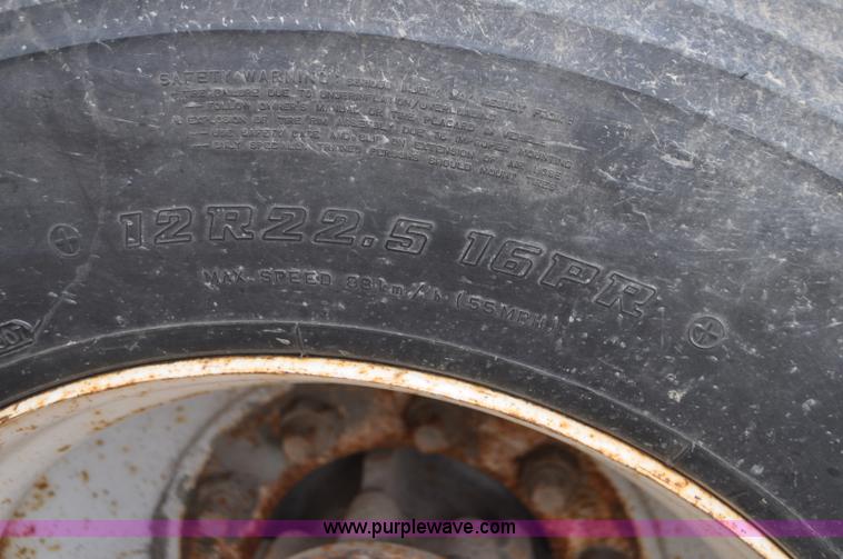 image for item G7433 1994 International 2574 dump truck