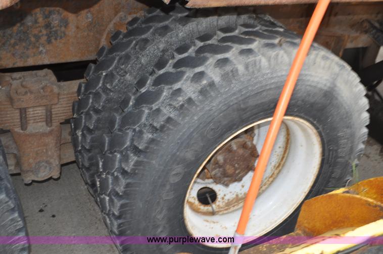 image for item G7433 1994 International 2574 dump truck