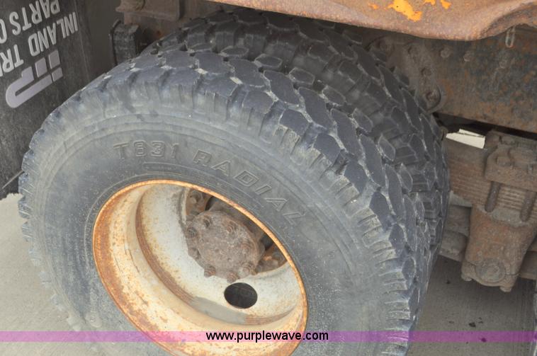 image for item G7433 1994 International 2574 dump truck