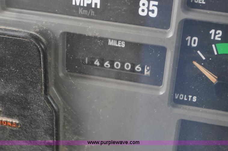 image for item G7433 1994 International 2574 dump truck