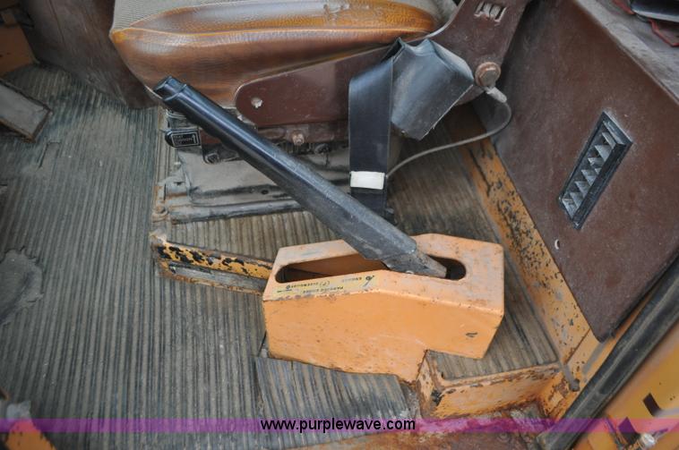 image for item G7434 1993 Case 621B wheel loader