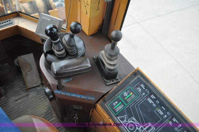 image for item G7434 1993 Case 621B wheel loader