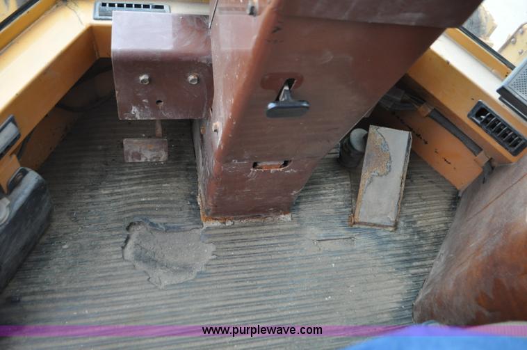 image for item G7434 1993 Case 621B wheel loader