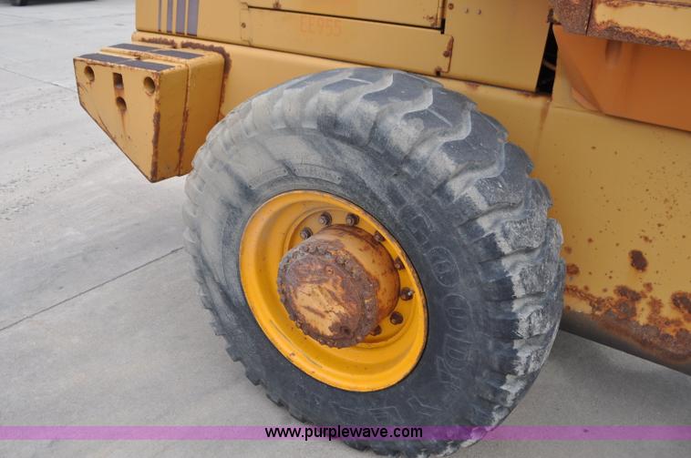 image for item G7434 1993 Case 621B wheel loader